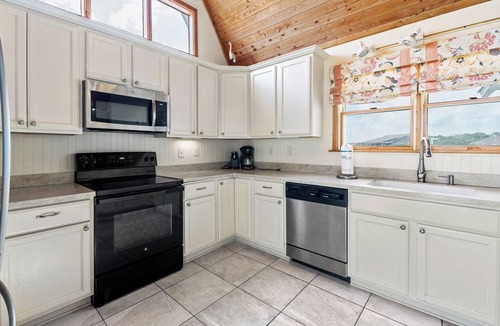 Tuckahoe House | Shannon: Semi-Oceanfront | Shared Pool Access