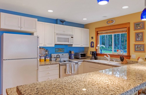 Friday Harbor House | Shared beach on San Juan Island! Stunning Sunsets! (OBB)