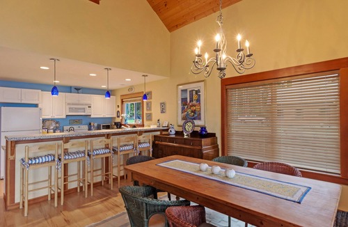 Friday Harbor House | Shared beach on San Juan Island! Stunning Sunsets! (OBB)