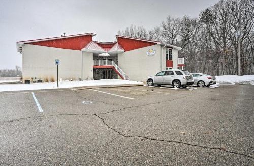 Pigeon House | Shared Hot Tub Access! Gem 4 Mi to Dtwn Caseville