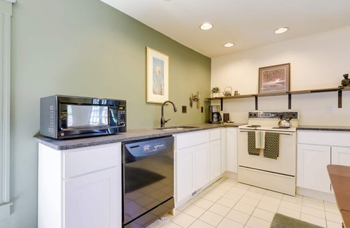 Worcester Cottage | Shared Hot Tub: Historic Cottage, Walk to Elm Park