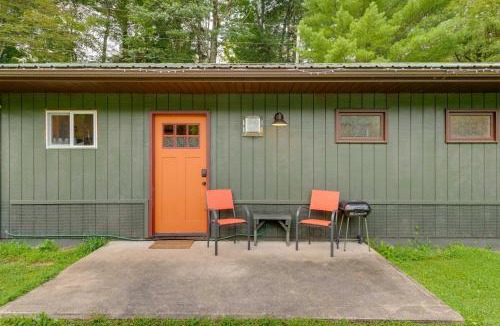 Hillsgrove House | Shared Perks: Deluxe Cabin B at Elk Creek Escape!