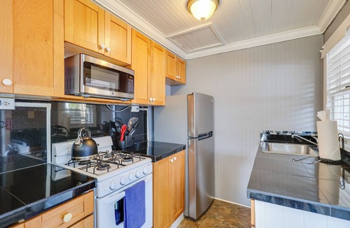 Harbordale House | Shared Pool & Backyard: Small & Cozy Guest House