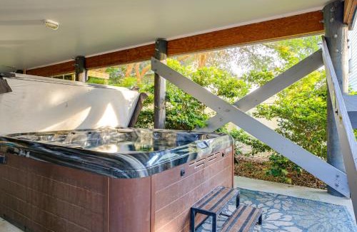 Garden City House | Shared Pool & Hot Tub! Seaside Murrells Inlet Home
