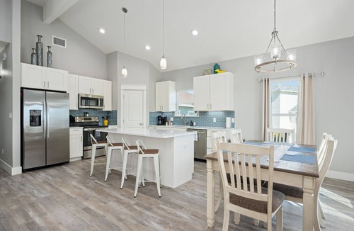 Bella Vista House | Shared Pool, Pet Friendly, Water View