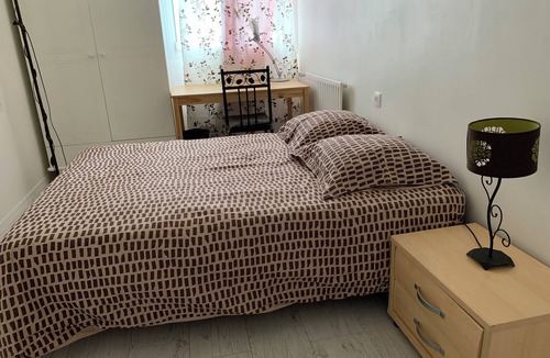 Champs Elysees Bed & Breakfast | Shared room in a gated residence. Secure entrance with digicode.
