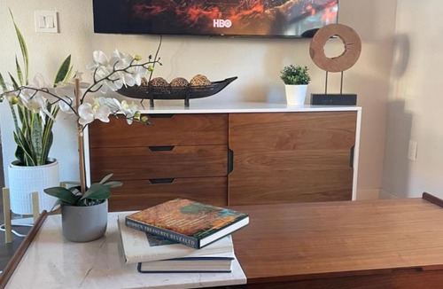 Valencia Apartment | Shares Courtyard Luxury Apt - NEW!