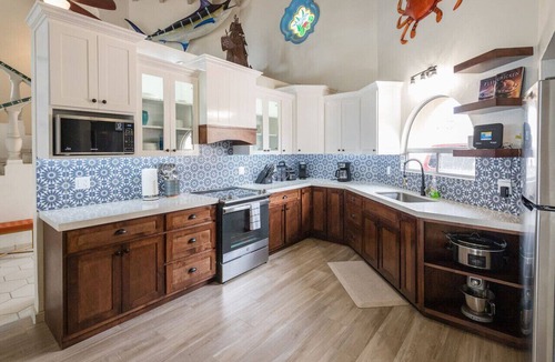 Las Conchas House | Shark House - 8 BR Beachfront