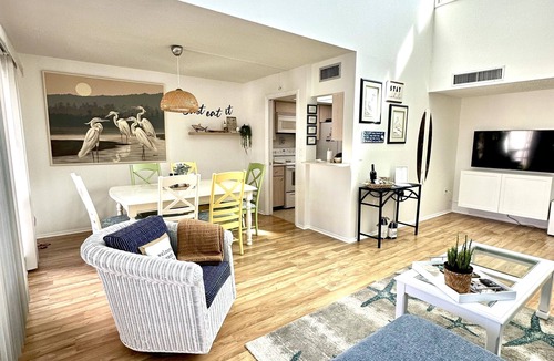 Venice Condo | Shark tooth getaway