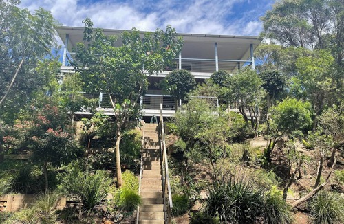 Coledale Apartment | Sharky’s Beach Coledale 3 bedroom Apartmentn3 minutes walk to beach. Sleeps 7