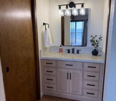 Dogwood Mountain House | Shaver Lake Cabin, Views, 5 Acres, Sleeps 14, Air Conditioning
