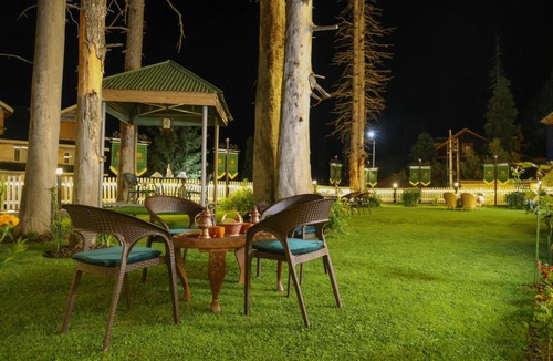 Srinagar Hotel | Shaw Inn by Stay Pattern