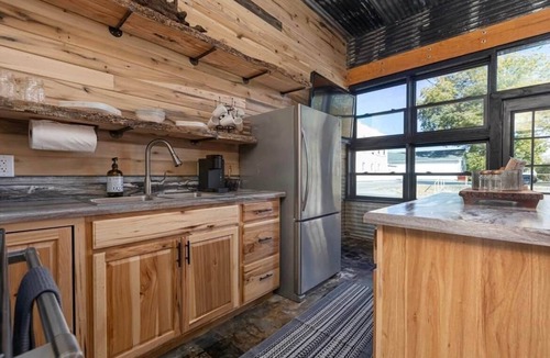 Elizabethtown House | Shawnee Forest, Steps to the River, Tiny Cabin with boutique charm
