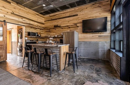 Elizabethtown House | Shawnee Forest, Steps to the River, Tiny Cabin with boutique charm