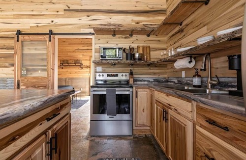 Elizabethtown House | Shawnee Forest, Steps to the River, Tiny Cabin with boutique charm