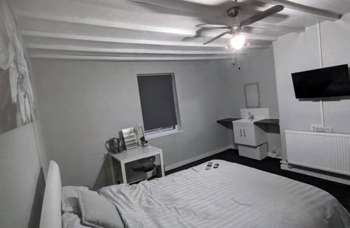 Stourbridge Apartment | Shayan Studio Flats Stourbridge