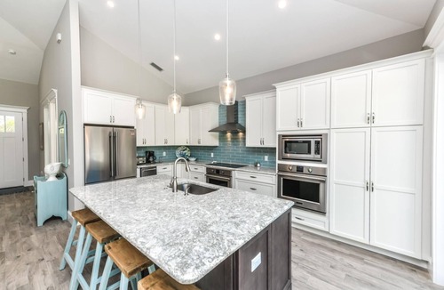 Holmes Beach House | She's Always Right - Pet Home w/Pool, Spa, Steps to Beach & Prime AMI Location