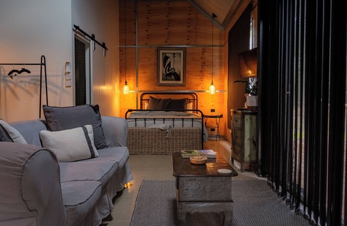Whitfield Cottage | Shed TWO - Romantic Luxury couple getaway in the fabulous King Valley