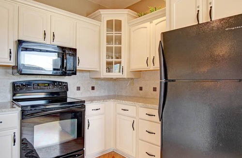Estes Park Condo | Sheep Mountain 20B - 2 Br Condo with Private Hot Tub - Lake/Mountain Views!