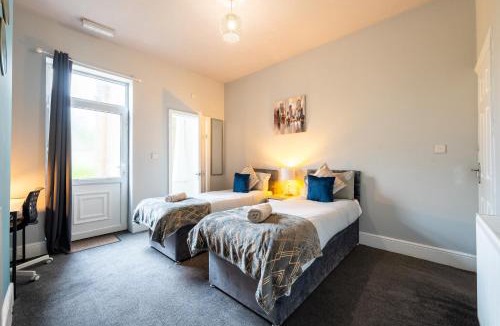 Sheffield House | Sheffield Contractors and MONTHLY Stays 3BR 3 Bath house Managed by Chique Properties Ltd