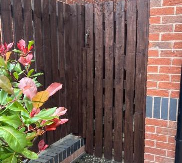 Sheffield House | Sheffield Modern Studio with Free EV Charging