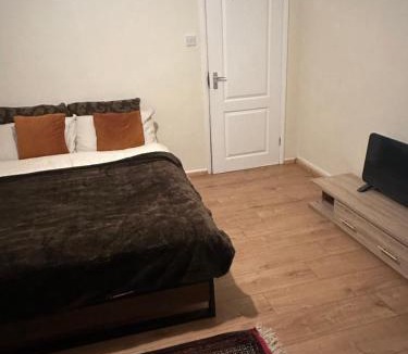 Reading Apartment | Shekeba