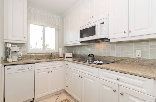 Bradenton Beach Condo | Shell Cove 9 · Gulf Front · Beach Gear