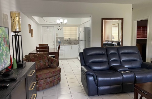 Hollywood Lakes Hotel | Shell Motel