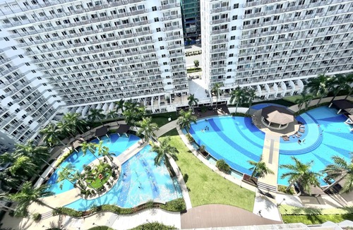 Urdaneta Condo | Shell Residences C1 with Balcony facing Pool, Pasay City