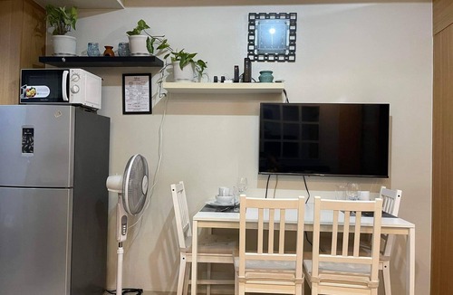 Barangay 76 Condo | Shell Residences MOA 6th D 1BR with Wifi & Prime Video By darpm