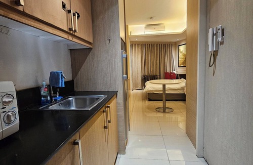 Barangay 76 Condo | Shell Residences MOA - The Executive Suites SL005 Cozy 1 Bedroom with AC, Wi-Fi