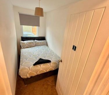 Glasgow Apartment | Shell's Lodge Compact 8-Bedroom Chalet Maryville Caravan Site Uddingston, Glasgow