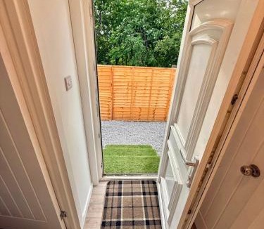 Glasgow Apartment | Shell's Lodge Compact 8-Bedroom Chalet Maryville Caravan Site Uddingston, Glasgow