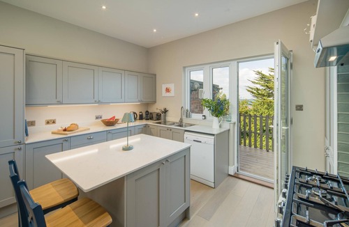 Nettlestone House | Shellharbour, spacious family and pet friendly space with stunning views