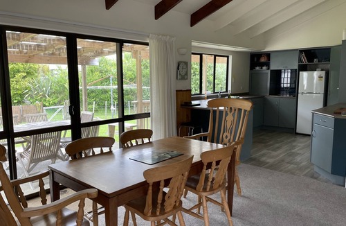 Ngunguru House | Shells Place - Two separate accommodation units in one