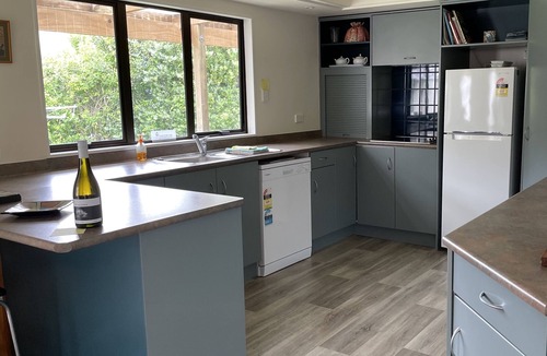 Ngunguru House | Shells Place - Two separate accommodation units in one
