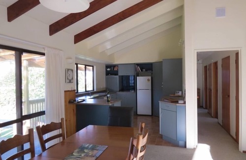 Ngunguru House | Shells Place - Two separate accommodation units in one