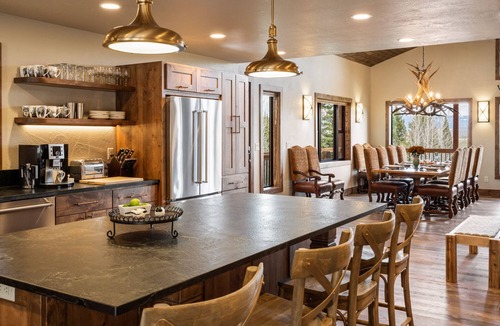 West Yellowstone House | Shelterwood Lodge Private Home by Yellowstone up to 8 Guests