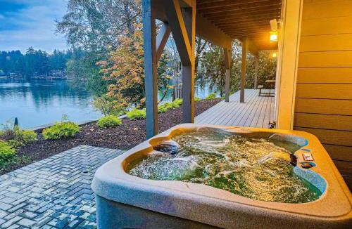 Shelton House | Shelton Waterfront, Fire pit, Hot tub, Game, Beach