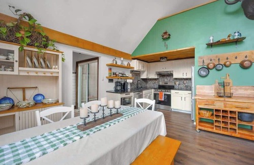 The Woods House | Shenandoah Valley Cabin · Hot Tub & Barrel Sauna