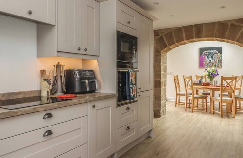 Harrogate Cottage | SHEPHERD'S CROOK, pet friendly, luxury holiday cottage in Spofforth