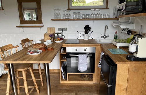 Farden Cottage | SHEPHERDS CABIN AT TITTERSTONE, pet friendly in Clee Hill