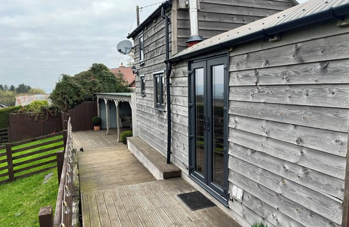 Farden Cottage | SHEPHERDS CABIN AT TITTERSTONE, pet friendly in Clee Hill