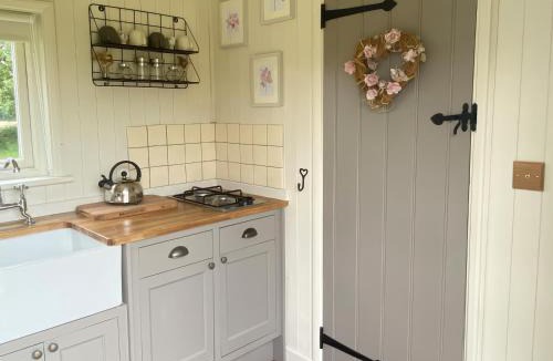 Lickfold House | Shepherds Hut 2