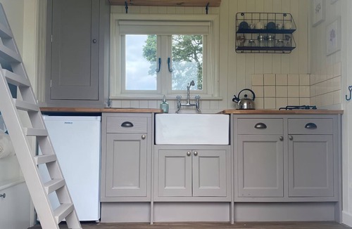Lickfold House | Shepherds Hut 2, Northchapel