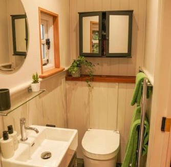 Compton Dando Ski Chalet | Shepherds Hut in countryside near Bath and Bristol