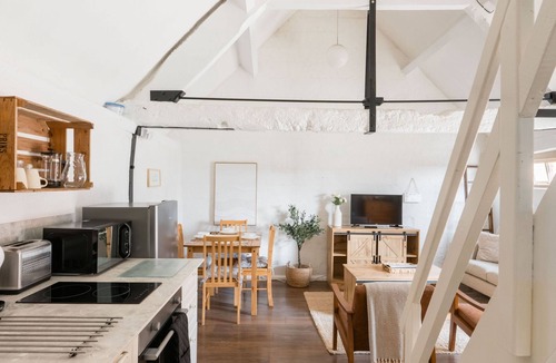 Lechlade Apartment | Shepherds Rest Cotswolds Cottage Farm Stay With Pool