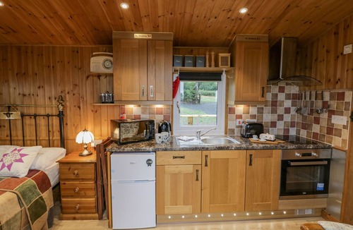 Farlow Cottage | SHEPHERDS RETREAT, pet friendly, with a garden in Cleobury Mortimer