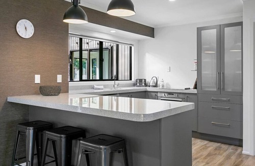 Waipahihi House | Shepherds Retreat - spacious comfort & serenity. Ideal for families or groups