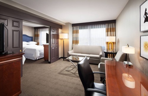 Bonita Hotel | Sheraton Fairplex Suites & Conference Center